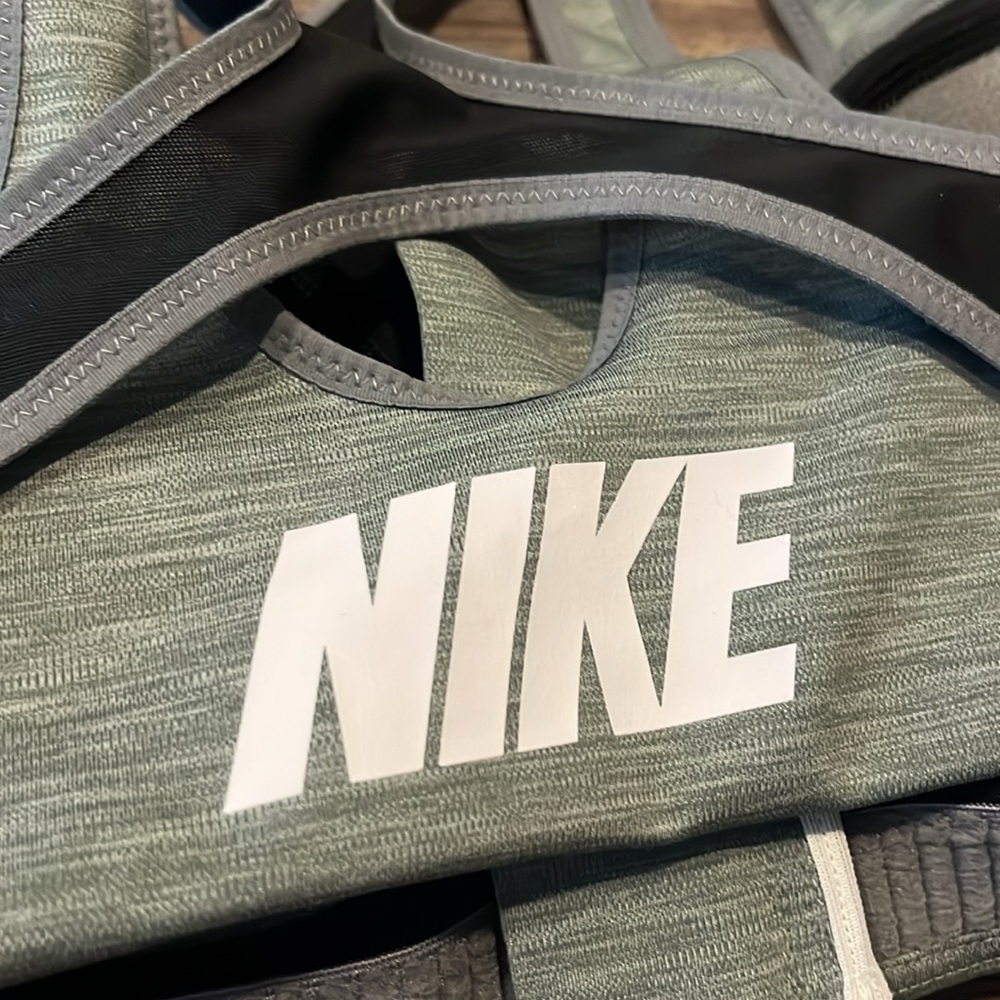 NIKE SPORTS BRA 🖤 - Picture 4 of 5